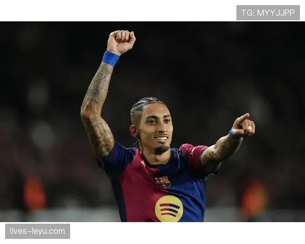 拉菲尼亚传中精准助攻，持续展现顶级技术助球队攻势如潮