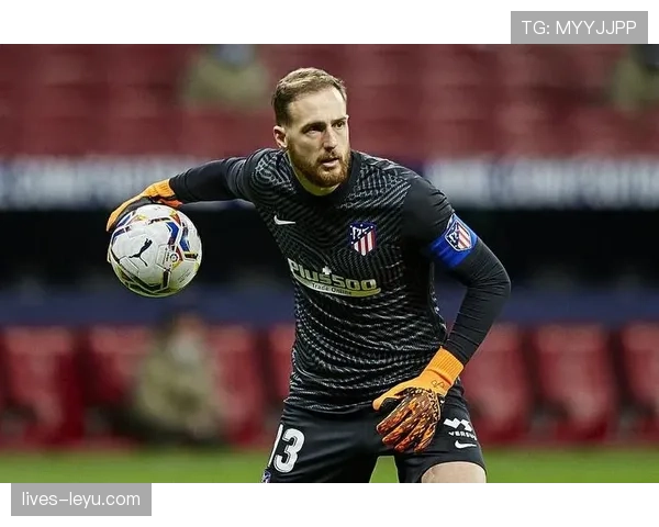 奥布拉克双脚出球技术亮眼，助力球队防守反击更上一层楼