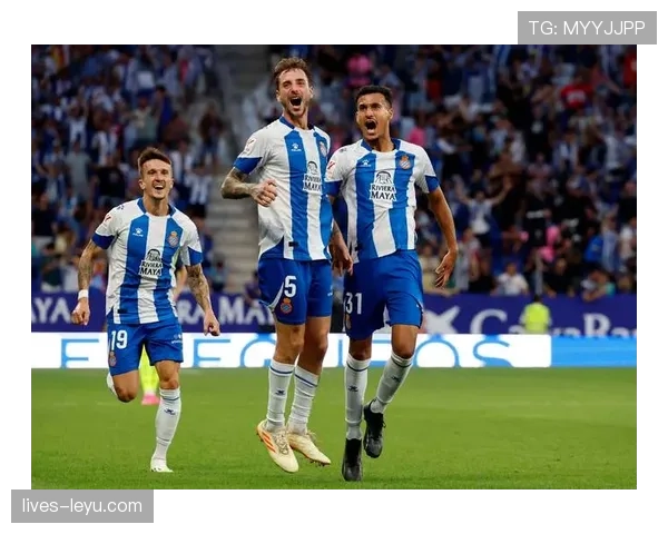 塞维利亚传统强队地位动摇,对联赛竞争格局与球队表现带来阶段性变化 塞维利亚传统强队地位动摇,对联赛竞争格局与球队表现带来阶段性变化