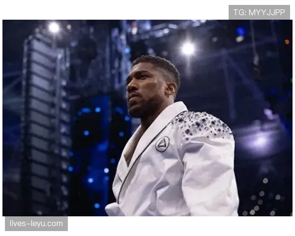 安东尼·约书亚健身房的私教账单，一个月堪比我家房贷哎！