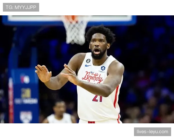 恩比德家的冰箱里塞满蛋白粉，连饮料都是按克称着喝的